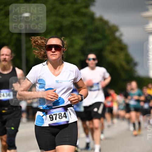 29.06.2025 - hella hamburg halbmarathon Dr. Thomas Lammeyer http://msf.ph/oto/8376747 29.06.2025 10:20:10 Kennedybrücke 1212, 1308, 1651, 2071, 2076, 2165, 2436, 2601, 2803, 2835, 4583, 4828, 5046, 7158, 8057, 8169, 8274, 8295, 8554, 8746, 9307, 9601, 9784, 9802, 9881, 10107, 10139, 10141, 10183, 10292, 10844, 11113, 11303 meine-sportfotos.de