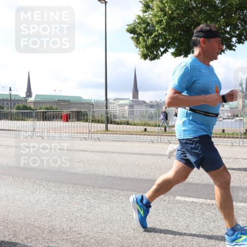 29.06.2025 - hella hamburg halbmarathon Lena Gebhardt http://msf.ph/oto/8376791 29.06.2025 10:02:28 Lombardsbrücke 2142, 1128, 1254, 1364, 1432, 1453, 1702, 1733, 2142, 2322, 2323, 2685, 2712, 2819, 3169, 3225, 3780, 3919, 3976, 4066, 4985, 5734, 5763, 6166, 6295, 6322, 6708, 6752, 6860, 7031, 7049, 7189, 7223, 7243, 7323, 7869, 7888, 8003, 8364, 8624, 8662, 8749, 9006, 9020, 9021, 9131, 9156, 9353, 9554, 9741, 9928, 9986, 10128, 10295, 10539, 10866, 11191, 11250, 11515, 11554, 11670, 11702, 11782, 11871, 11938, 11968, 12315, 12316, 12491, 14660, 14677, 16420 meine-sportfotos.de