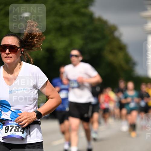 29.06.2025 - hella hamburg halbmarathon Dr. Thomas Lammeyer http://msf.ph/oto/8376841 29.06.2025 10:20:10 Kennedybrücke 1212, 1308, 1651, 2071, 2076, 2165, 2436, 2601, 2803, 2835, 4583, 4828, 5046, 7158, 8057, 8169, 8274, 8295, 8554, 8746, 9307, 9601, 9784, 9802, 9881, 10107, 10139, 10141, 10183, 10292, 10844, 11113, 11303 meine-sportfotos.de
