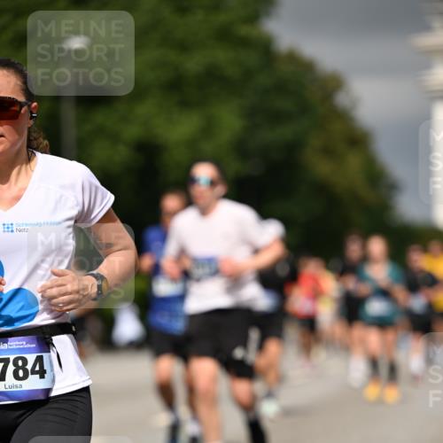 29.06.2025 - hella hamburg halbmarathon Dr. Thomas Lammeyer http://msf.ph/oto/8376863 29.06.2025 10:20:11 Kennedybrücke 1212, 1308, 1651, 2071, 2165, 2436, 2601, 2803, 2835, 4583, 4637, 4828, 5046, 7158, 8057, 8169, 8274, 8295, 8554, 8746, 9307, 9601, 9784, 9802, 9810, 9881, 10107, 10139, 10141, 10183, 10292, 10844, 11113, 11303 meine-sportfotos.de
