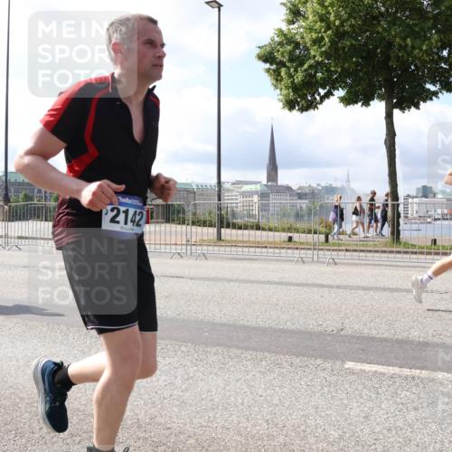 29.06.2025 - hella hamburg halbmarathon Lena Gebhardt http://msf.ph/oto/8376898 29.06.2025 10:02:29 Lombardsbrücke 13868, 21421, 1128, 1254, 1432, 1453, 1702, 1733, 2142, 2322, 2323, 2685, 2712, 2819, 3169, 3225, 3780, 3919, 3976, 4066, 4985, 5734, 5763, 6166, 6295, 6322, 6708, 6752, 6860, 7031, 7049, 7223, 7243, 7323, 7869, 7888, 8003, 8364, 8624, 8662, 8749, 9006, 9020, 9021, 9131, 9156, 9353, 9554, 9741, 9928, 9986, 10128, 10295, 10539, 10866, 11191, 11250, 11515, 11554, 11670, 11702, 11782, 11871, 11938, 11968, 12315, 12316, 12491, 14660, 14677, 16420 meine-sportfotos.de