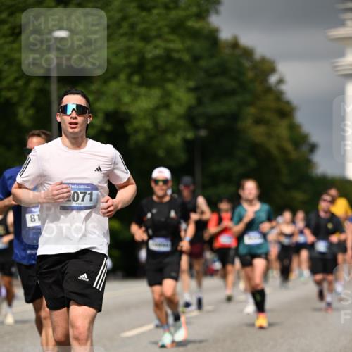 29.06.2025 - hella hamburg halbmarathon Dr. Thomas Lammeyer http://msf.ph/oto/8376903 29.06.2025 10:20:12 Kennedybrücke 1212, 1308, 1599, 1651, 2071, 2165, 2436, 2601, 2803, 2835, 4478, 4583, 4637, 4828, 5046, 6935, 7158, 7753, 8057, 8169, 8274, 8295, 8554, 8597, 8645, 8746, 9307, 9601, 9628, 9784, 9802, 9810, 9881, 10107, 10139, 10141, 10183, 10292, 10844, 11113, 11303 meine-sportfotos.de