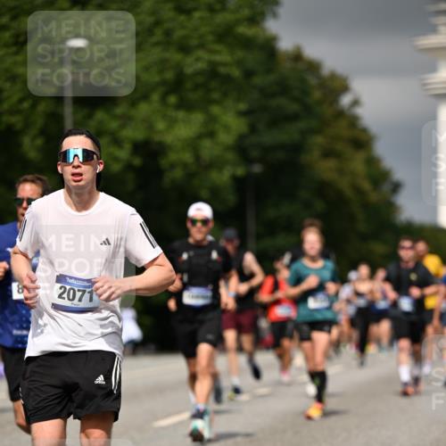 29.06.2025 - hella hamburg halbmarathon Dr. Thomas Lammeyer http://msf.ph/oto/8376912 29.06.2025 10:20:12 Kennedybrücke 1212, 1308, 1599, 1651, 2071, 2165, 2436, 2601, 2803, 2835, 4478, 4583, 4637, 4828, 5046, 6935, 7158, 7753, 8057, 8169, 8274, 8295, 8554, 8597, 8645, 8746, 9307, 9601, 9628, 9784, 9802, 9810, 9881, 10107, 10139, 10141, 10183, 10292, 10844, 11113, 11303 meine-sportfotos.de