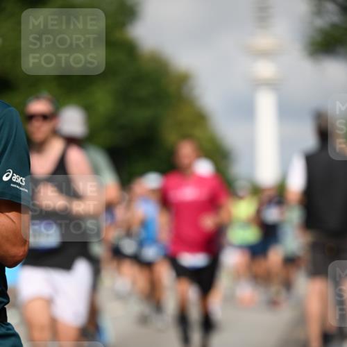 29.06.2025 - hella hamburg halbmarathon Dr. Thomas Lammeyer http://msf.ph/oto/8376924 29.06.2025 09:58:29 Kennedybrücke 1119, 1342, 1549, 1817, 1942, 2222, 2367, 2442, 2561, 2670, 2816, 2889, 2955, 3562, 4017, 5447, 5884, 6290, 6389, 6923, 6978, 6991, 7087, 7274, 7297, 7335, 7508, 7908, 8482, 8657, 8698, 8916, 8981, 9038, 9661, 9710, 9924, 9931, 10057, 11125, 11422 meine-sportfotos.de