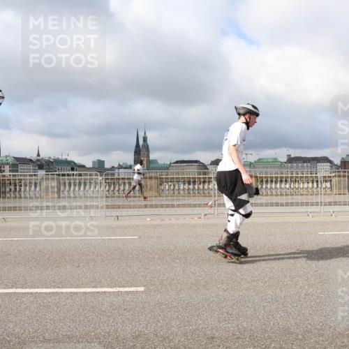 29.06.2025 - hella hamburg halbmarathon Lena Gebhardt http://msf.ph/oto/8376951 29.06.2025 09:13:11 Lombardsbrücke  meine-sportfotos.de