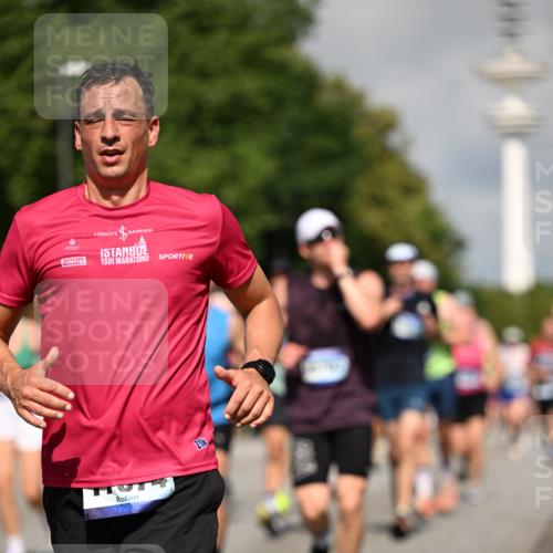 29.06.2025 - hella hamburg halbmarathon Dr. Thomas Lammeyer http://msf.ph/oto/8376972 29.06.2025 09:58:31 Kennedybrücke 1119, 1549, 1817, 1942, 2222, 2367, 2442, 2561, 2592, 2596, 2670, 2816, 2955, 3562, 4017, 5447, 5884, 6290, 6389, 6723, 6923, 6978, 6991, 7274, 7335, 7508, 7908, 8482, 8657, 8698, 8916, 8981, 9038, 9661, 9710, 9924, 9931, 10057, 11125, 11422 meine-sportfotos.de