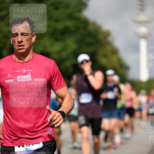 29.06.2025 - hella hamburg halbmarathon Dr. Thomas Lammeyer http://msf.ph/oto/8377006 29.06.2025 09:58:32 Kennedybrücke 1119, 1549, 1817, 1942, 2222, 2367, 2442, 2561, 2592, 2596, 2670, 2816, 2955, 3562, 4017, 5447, 5884, 6290, 6389, 6723, 6923, 6978, 6991, 7274, 7335, 7508, 7908, 8482, 8657, 8698, 8916, 8981, 9038, 9661, 9710, 9924, 9931, 10057, 11125, 11422 meine-sportfotos.de