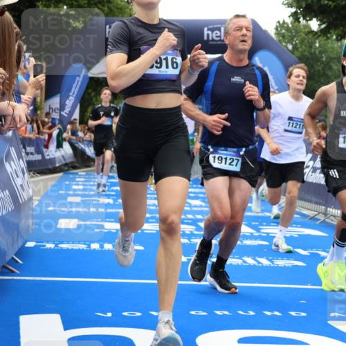 29.06.2025 - hella hamburg halbmarathon Strokosch-Dieckow http://msf.ph/oto/8377034 29.06.2025 10:48:15 Ziel 1537, 1914, 5129, 5528, 6923, 7367, 7599, 8216, 8916, 9544, 9770, 11211, 11467, 12685, 14192, 14797, 14814, 15590, 15629, 15735, 15973, 15981, 16269, 17745, 17982, 18963, 19127 meine-sportfotos.de