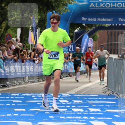29.06.2025 - hella hamburg halbmarathon Strokosch-Dieckow http://msf.ph/oto/8377072 29.06.2025 10:25:55 Ziel 9767, 10468, 17258, 18692 meine-sportfotos.de