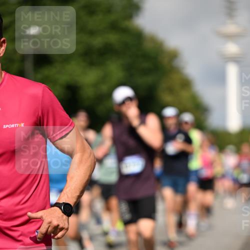 29.06.2025 - hella hamburg halbmarathon Dr. Thomas Lammeyer http://msf.ph/oto/8377077 29.06.2025 09:58:32 Kennedybrücke 1119, 1549, 1817, 1942, 2222, 2367, 2442, 2561, 2592, 2596, 2670, 2816, 2955, 3562, 4017, 5447, 5884, 6290, 6389, 6723, 6923, 6978, 6991, 7274, 7335, 7508, 7908, 8482, 8657, 8698, 8916, 8981, 9038, 9661, 9710, 9924, 9931, 10057, 11125, 11422 meine-sportfotos.de