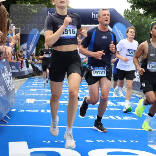 29.06.2025 - hella hamburg halbmarathon Strokosch-Dieckow http://msf.ph/oto/8377080 29.06.2025 10:48:15 Ziel 1537, 1914, 5129, 5528, 6923, 7367, 7599, 8216, 8916, 9544, 9770, 11211, 11467, 12685, 14192, 14797, 14814, 15590, 15629, 15735, 15973, 15981, 16269, 17745, 17982, 18963, 19127 meine-sportfotos.de