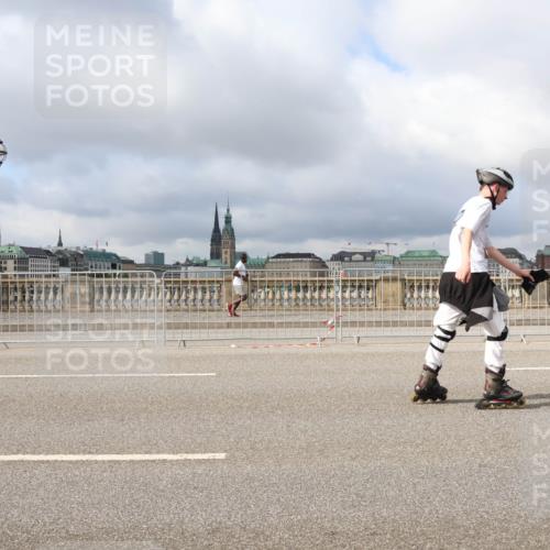 29.06.2025 - hella hamburg halbmarathon Lena Gebhardt http://msf.ph/oto/8377085 29.06.2025 09:13:11 Lombardsbrücke  meine-sportfotos.de