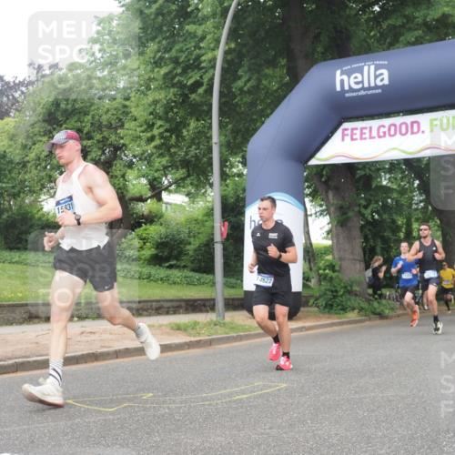 29.06.2025 - hella hamburg halbmarathon KatJ http://msf.ph/oto/8377086 29.06.2025 10:24:40 Zwischen KM18-KM19 3809, 6704 meine-sportfotos.de