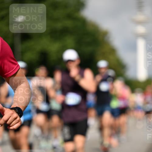 29.06.2025 - hella hamburg halbmarathon Dr. Thomas Lammeyer http://msf.ph/oto/8377112 29.06.2025 09:58:32 Kennedybrücke 1119, 1549, 1817, 1942, 2222, 2367, 2442, 2561, 2592, 2596, 2670, 2816, 2955, 3562, 4017, 5447, 5884, 6290, 6389, 6723, 6923, 6978, 6991, 7274, 7335, 7508, 7908, 8482, 8657, 8698, 8916, 8981, 9038, 9661, 9710, 9924, 9931, 10057, 11125, 11422 meine-sportfotos.de