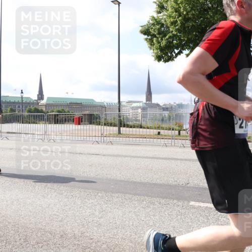 29.06.2025 - hella hamburg halbmarathon Lena Gebhardt http://msf.ph/oto/8377135 29.06.2025 10:02:29 Lombardsbrücke 21, 1128, 1254, 1432, 1453, 1702, 1733, 2142, 2322, 2323, 2685, 2712, 2819, 3169, 3225, 3780, 3919, 3976, 4066, 4985, 5734, 5763, 6166, 6295, 6322, 6708, 6752, 6860, 7031, 7049, 7223, 7243, 7323, 7869, 7888, 8003, 8364, 8624, 8662, 8749, 9006, 9020, 9021, 9131, 9156, 9353, 9554, 9741, 9928, 9986, 10128, 10295, 10539, 10866, 11191, 11250, 11515, 11554, 11670, 11702, 11782, 11871, 11938, 11968, 12315, 12316, 12491, 14660, 14677, 16420 meine-sportfotos.de