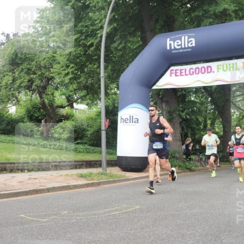 29.06.2025 - hella hamburg halbmarathon KatJ http://msf.ph/oto/8377179 29.06.2025 10:24:41 Zwischen KM18-KM19 3809, 6704 meine-sportfotos.de