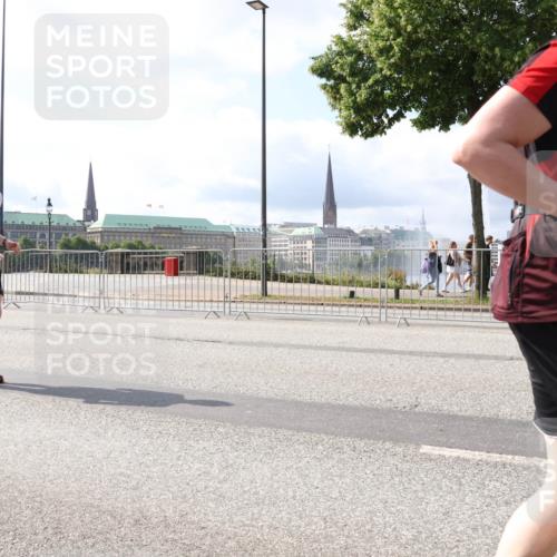 29.06.2025 - hella hamburg halbmarathon Lena Gebhardt http://msf.ph/oto/8377183 29.06.2025 10:02:29 Lombardsbrücke 1386, 1128, 1254, 1432, 1453, 1702, 1733, 2142, 2322, 2323, 2685, 2712, 2819, 3169, 3225, 3780, 3919, 3976, 4066, 4985, 5734, 5763, 6166, 6295, 6322, 6708, 6752, 6860, 7031, 7049, 7223, 7243, 7323, 7869, 7888, 8003, 8364, 8624, 8662, 8749, 9006, 9020, 9021, 9131, 9156, 9353, 9554, 9741, 9928, 9986, 10128, 10295, 10539, 10866, 11191, 11250, 11515, 11554, 11670, 11702, 11782, 11871, 11938, 11968, 12315, 12316, 12491, 14660, 14677, 16420 meine-sportfotos.de