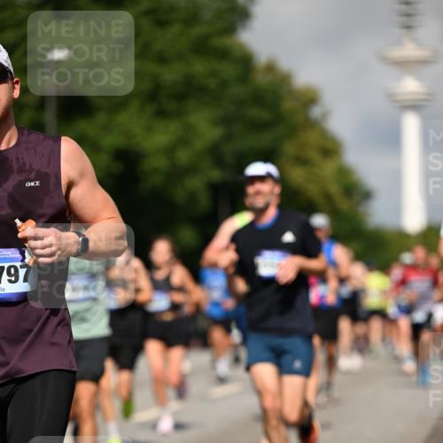 29.06.2025 - hella hamburg halbmarathon Dr. Thomas Lammeyer http://msf.ph/oto/8377193 29.06.2025 09:58:33 Kennedybrücke 1119, 1549, 1817, 1942, 2222, 2367, 2442, 2561, 2592, 2596, 2670, 2816, 2955, 3562, 4017, 4832, 5447, 5884, 6290, 6389, 6723, 6923, 6978, 6991, 7274, 7335, 7508, 7908, 8117, 8482, 8657, 8698, 8916, 8981, 9038, 9661, 9710, 9924, 9931, 10057, 11125, 11422 meine-sportfotos.de