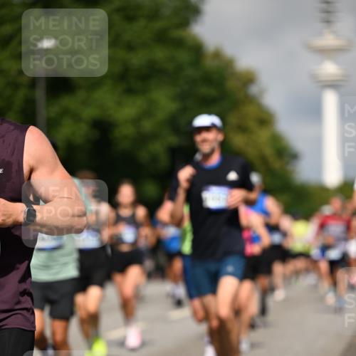 29.06.2025 - hella hamburg halbmarathon Dr. Thomas Lammeyer http://msf.ph/oto/8377210 29.06.2025 09:58:33 Kennedybrücke 1119, 1549, 1817, 1942, 2222, 2367, 2442, 2561, 2592, 2596, 2670, 2816, 2955, 3562, 4017, 4832, 5447, 5884, 6290, 6389, 6723, 6923, 6978, 6991, 7274, 7335, 7508, 7908, 8117, 8482, 8657, 8698, 8916, 8981, 9038, 9661, 9710, 9924, 9931, 10057, 11125, 11422 meine-sportfotos.de