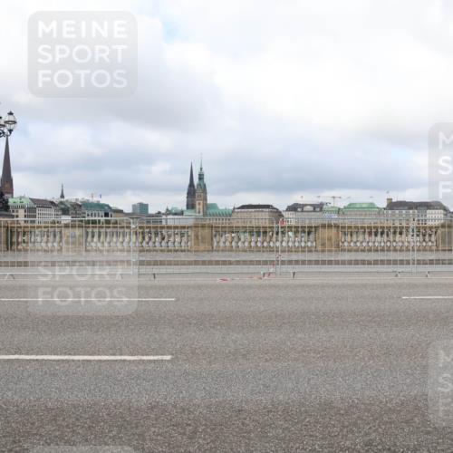 29.06.2025 - hella hamburg halbmarathon Lena Gebhardt http://msf.ph/oto/8377220 29.06.2025 09:14:10 Lombardsbrücke  meine-sportfotos.de