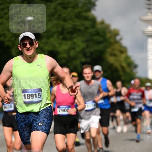 29.06.2025 - hella hamburg halbmarathon Dr. Thomas Lammeyer http://msf.ph/oto/8377240 29.06.2025 09:58:36 Kennedybrücke 1549, 1817, 2222, 2367, 2561, 2592, 2596, 2670, 2816, 2955, 3562, 4017, 4832, 5447, 5705, 6290, 6389, 6723, 6923, 6978, 6991, 7274, 7335, 7508, 7908, 8117, 8482, 8657, 8698, 8916, 8981, 9038, 9661, 9710, 9924, 9931, 10057, 10122, 11125, 11422 meine-sportfotos.de