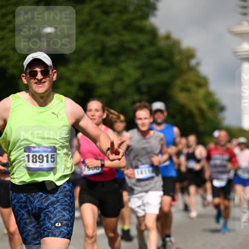 29.06.2025 - hella hamburg halbmarathon Dr. Thomas Lammeyer http://msf.ph/oto/8377257 29.06.2025 09:58:36 Kennedybrücke 1549, 1817, 2222, 2367, 2561, 2592, 2596, 2670, 2816, 2955, 3562, 4017, 4832, 5447, 5705, 6290, 6389, 6723, 6923, 6978, 6991, 7274, 7335, 7508, 7908, 8117, 8482, 8657, 8698, 8916, 8981, 9038, 9661, 9710, 9924, 9931, 10057, 10122, 11125, 11422 meine-sportfotos.de