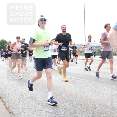 29.06.2025 - hella hamburg halbmarathon Lena Gebhardt http://msf.ph/oto/8377286 29.06.2025 10:40:02 Lombardsbrücke 522, 8866, 1519, 8107, 9080, 1018, 1037, 1058, 1076, 1291, 1586, 1691, 1899, 2019, 2109, 2254, 2313, 2515, 2572, 2578, 2866, 2888, 2976, 3046, 3237, 3515, 3607, 3808, 3882, 3883, 3884, 4173, 4271, 4298, 4471, 4752, 4756, 5045, 5113, 5229, 5263, 5351, 5352, 5654, 5701, 5877, 5901, 6097, 6427, 6428, 6463, 6548, 6673, 6698, 6719, 6726, 6739, 6750, 6866, 6876, 6890, 6920, 7045, 7053, 7108, 7125, 7174, 7199, 7429, 7455, 7456, 7675, 7850, 8107, 8612, 9747, 10441 meine-sportfotos.de