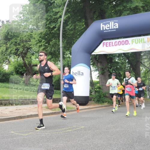 29.06.2025 - hella hamburg halbmarathon KatJ http://msf.ph/oto/8377311 29.06.2025 10:24:42 Zwischen KM18-KM19 3809, 6704 meine-sportfotos.de