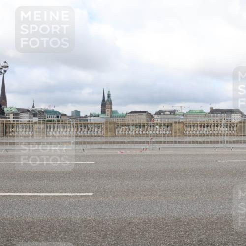 29.06.2025 - hella hamburg halbmarathon Lena Gebhardt http://msf.ph/oto/8377334 29.06.2025 09:14:10 Lombardsbrücke  meine-sportfotos.de
