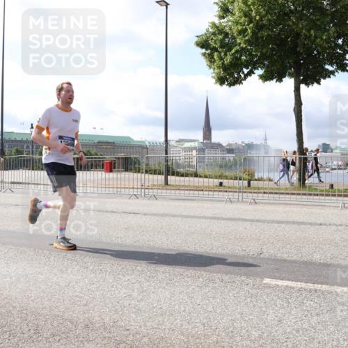 29.06.2025 - hella hamburg halbmarathon Lena Gebhardt http://msf.ph/oto/8377338 29.06.2025 10:02:29 Lombardsbrücke 1268, 08, 1128, 1254, 1432, 1453, 1702, 1733, 2142, 2322, 2323, 2685, 2712, 2819, 3169, 3225, 3780, 3919, 3976, 4066, 4985, 5734, 5763, 6166, 6295, 6322, 6708, 6752, 6860, 7031, 7049, 7223, 7243, 7323, 7869, 7888, 8003, 8364, 8624, 8662, 8749, 9006, 9020, 9021, 9131, 9156, 9353, 9554, 9741, 9928, 9986, 10128, 10295, 10539, 10866, 11191, 11250, 11515, 11554, 11670, 11702, 11782, 11871, 11938, 11968, 12315, 12316, 12491, 14660, 14677, 16420 meine-sportfotos.de