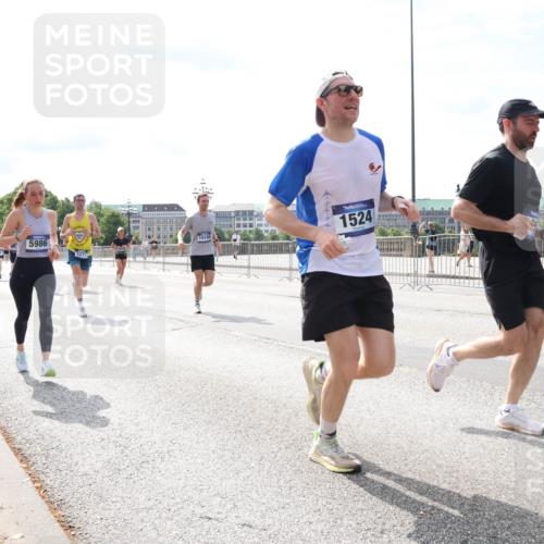 29.06.2025 - hella hamburg halbmarathon Lena Gebhardt http://msf.ph/oto/8377357 29.06.2025 10:15:18 Lombardsbrücke 5986, 5271, 1524, 1071, 1296, 1379, 1440, 1524, 1575, 1745, 2110, 2140, 2281, 2601, 2690, 2720, 3025, 3417, 3507, 3509, 3513, 3650, 3844, 4495, 4641, 5069, 5271, 5608, 5739, 5800, 5986, 6181, 6248, 6317, 7195, 7439, 7452, 7809, 7810, 7881, 8237, 8239, 8256, 8275, 8522, 8563, 8609, 8854, 9113, 9307, 9423, 9657, 9847, 9911, 9975, 9997, 10589, 10717, 10775, 10858, 10963, 11271, 11598, 12457, 12521, 13197, 13453, 13500, 14413, 15150, 15740 meine-sportfotos.de
