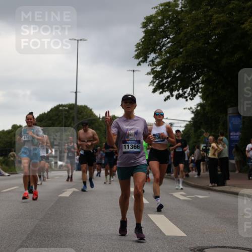 29.06.2025 - hella hamburg halbmarathon Yannick Fuchs http://msf.ph/oto/8377361 29.06.2025 10:54:29 20KM 1681, 2091, 2363, 4013, 6033, 6309, 6754, 7065, 7636, 8003, 8191, 8421, 8422, 8509, 8923, 9006, 9434, 10534, 10576, 11041, 11366, 11753, 11937, 12491, 13488, 13589, 14224, 14429, 14577, 15344, 17491, 17825, 17899, 18029, 18063, 18254, 18701, 19159, 19246 meine-sportfotos.de