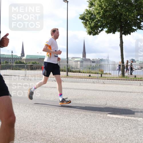 29.06.2025 - hella hamburg halbmarathon Lena Gebhardt http://msf.ph/oto/8377429 29.06.2025 10:02:30 Lombardsbrücke 1254, 1128, 1254, 1432, 1453, 1702, 1733, 2142, 2322, 2323, 2685, 2712, 2819, 3169, 3225, 3780, 3919, 3976, 4066, 4985, 5734, 5763, 6166, 6295, 6322, 6708, 6752, 6860, 7031, 7049, 7223, 7243, 7323, 7869, 7888, 8003, 8364, 8624, 8662, 8749, 9006, 9020, 9021, 9131, 9156, 9353, 9554, 9741, 9928, 9986, 10128, 10295, 10539, 10866, 11191, 11250, 11515, 11554, 11670, 11702, 11782, 11871, 11938, 11968, 12315, 12316, 12491 meine-sportfotos.de