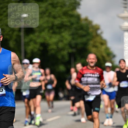 29.06.2025 - hella hamburg halbmarathon Dr. Thomas Lammeyer http://msf.ph/oto/8377446 29.06.2025 09:58:38 Kennedybrücke 1549, 1817, 2222, 2367, 2592, 2596, 2670, 2816, 2955, 3208, 4832, 5705, 6290, 6389, 6723, 6923, 6978, 6991, 7274, 7335, 7508, 7908, 8117, 8437, 8482, 8657, 8698, 8916, 8981, 9038, 9093, 9159, 9661, 9710, 9924, 9931, 10057, 10122, 11125 meine-sportfotos.de