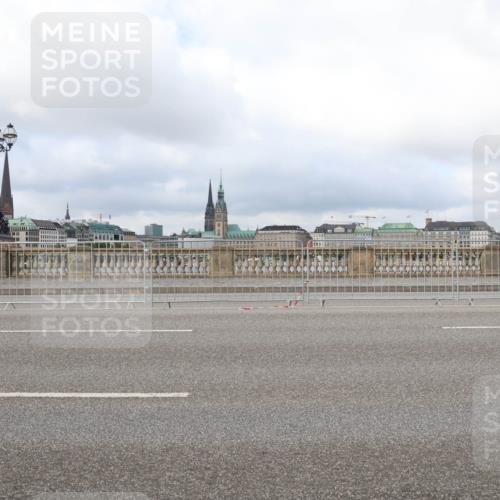 29.06.2025 - hella hamburg halbmarathon Lena Gebhardt http://msf.ph/oto/8377458 29.06.2025 09:14:10 Lombardsbrücke  meine-sportfotos.de