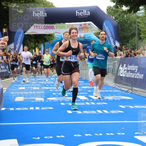 29.06.2025 - hella hamburg halbmarathon Strokosch-Dieckow http://msf.ph/oto/8377471 29.06.2025 10:48:07 Ziel 1086, 1914, 4324, 4601, 4711, 6377, 7599, 8916, 9544, 9626, 9638, 11211, 12685, 12706, 12724, 12747, 12808, 13570, 14192, 14814, 15590, 15629, 15973, 15981, 16094, 16149, 16269, 19127 meine-sportfotos.de