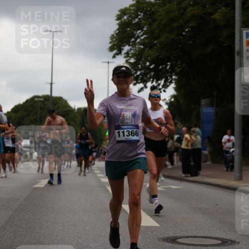 29.06.2025 - hella hamburg halbmarathon Yannick Fuchs http://msf.ph/oto/8377490 29.06.2025 10:54:30 20KM 1653, 1681, 2091, 2363, 4013, 6033, 6309, 6487, 6754, 7065, 7636, 8003, 8191, 8421, 8422, 8509, 8923, 9434, 10534, 10576, 11041, 11366, 11753, 11937, 12491, 13488, 13589, 14224, 14429, 14577, 15344, 17491, 17825, 17899, 18029, 18063, 18254, 18701, 19159, 19246 meine-sportfotos.de
