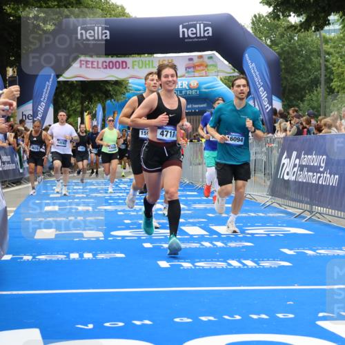 29.06.2025 - hella hamburg halbmarathon Strokosch-Dieckow http://msf.ph/oto/8377500 29.06.2025 10:48:07 Ziel 1086, 1914, 4324, 4601, 4711, 6377, 7599, 8916, 9544, 9626, 9638, 11211, 12685, 12706, 12724, 12747, 12808, 13570, 14192, 14814, 15590, 15629, 15973, 15981, 16094, 16149, 16269, 19127 meine-sportfotos.de