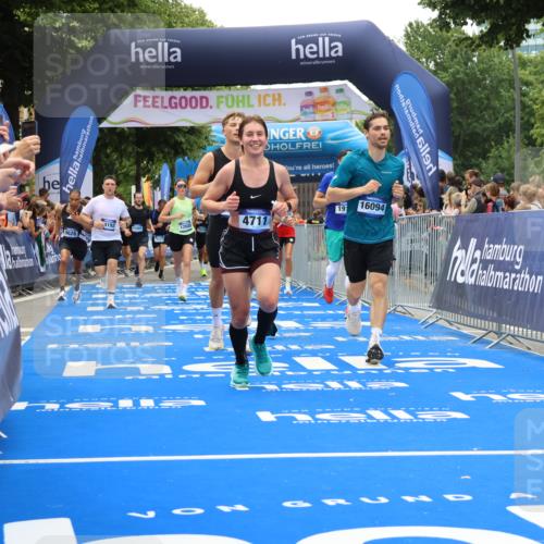 29.06.2025 - hella hamburg halbmarathon Strokosch-Dieckow http://msf.ph/oto/8377539 29.06.2025 10:48:07 Ziel 1086, 1914, 4324, 4601, 4711, 6377, 7599, 8916, 9544, 9626, 9638, 11211, 12685, 12706, 12724, 12747, 12808, 13570, 14192, 14814, 15590, 15629, 15973, 15981, 16094, 16149, 16269, 19127 meine-sportfotos.de