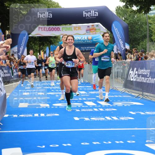 29.06.2025 - hella hamburg halbmarathon Strokosch-Dieckow http://msf.ph/oto/8377574 29.06.2025 10:48:06 Ziel 1086, 1914, 4324, 4601, 4711, 6377, 8916, 9544, 9626, 9638, 12685, 12706, 12724, 12747, 12808, 13570, 14192, 14814, 15590, 15973, 15981, 16094, 16149, 16269, 18206, 18922 meine-sportfotos.de