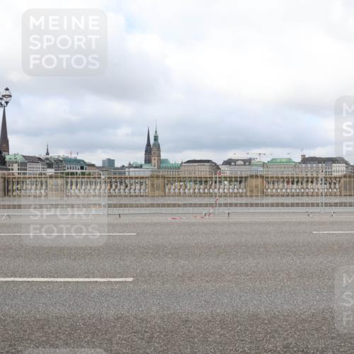 29.06.2025 - hella hamburg halbmarathon Lena Gebhardt http://msf.ph/oto/8377644 29.06.2025 09:14:10 Lombardsbrücke  meine-sportfotos.de
