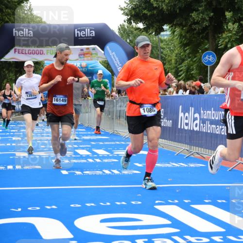 29.06.2025 - hella hamburg halbmarathon Strokosch-Dieckow http://msf.ph/oto/8377685 29.06.2025 10:48:03 Ziel 1086, 1604, 1613, 1914, 4324, 4528, 4601, 4711, 5022, 6377, 9544, 9626, 9638, 12706, 12724, 12747, 12808, 13570, 14192, 15973, 16094, 16149, 16269, 16766, 18206, 18922, 19198 meine-sportfotos.de