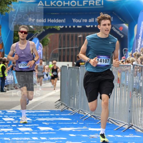 29.06.2025 - hella hamburg halbmarathon Strokosch-Dieckow http://msf.ph/oto/8377705 29.06.2025 10:25:41 Ziel 4338, 11228, 14107 meine-sportfotos.de