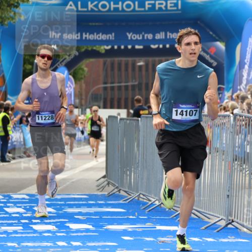 29.06.2025 - hella hamburg halbmarathon Strokosch-Dieckow http://msf.ph/oto/8377733 29.06.2025 10:25:41 Ziel 4338, 11228, 14107 meine-sportfotos.de