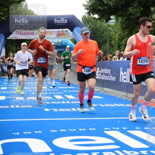 29.06.2025 - hella hamburg halbmarathon Strokosch-Dieckow http://msf.ph/oto/8377748 29.06.2025 10:48:03 Ziel 1086, 1604, 1613, 1914, 4324, 4528, 4601, 4711, 5022, 6377, 9544, 9626, 9638, 12706, 12724, 12747, 12808, 13570, 14192, 15973, 16094, 16149, 16269, 16766, 18206, 18922, 19198 meine-sportfotos.de