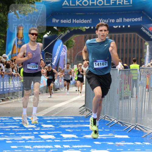 29.06.2025 - hella hamburg halbmarathon Strokosch-Dieckow http://msf.ph/oto/8377768 29.06.2025 10:25:40 Ziel 4338, 11228, 14107 meine-sportfotos.de