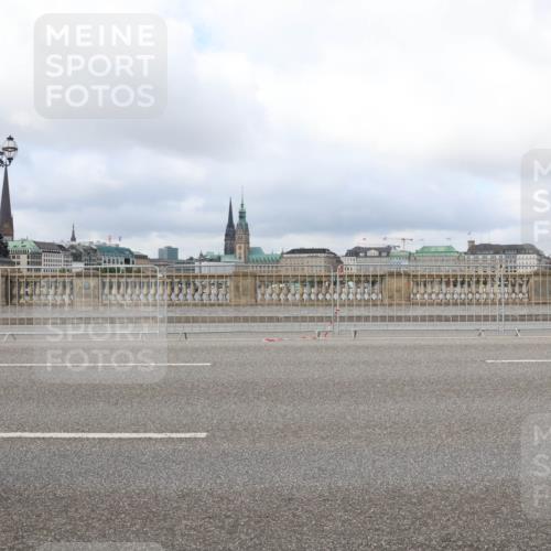 29.06.2025 - hella hamburg halbmarathon Lena Gebhardt http://msf.ph/oto/8377810 29.06.2025 09:14:11 Lombardsbrücke  meine-sportfotos.de