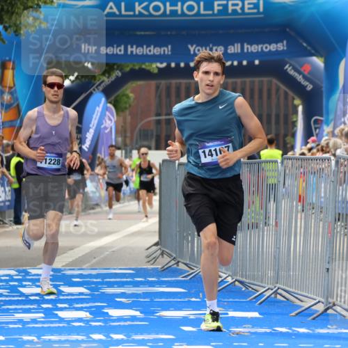 29.06.2025 - hella hamburg halbmarathon Strokosch-Dieckow http://msf.ph/oto/8377837 29.06.2025 10:25:40 Ziel 4338, 11228, 14107 meine-sportfotos.de