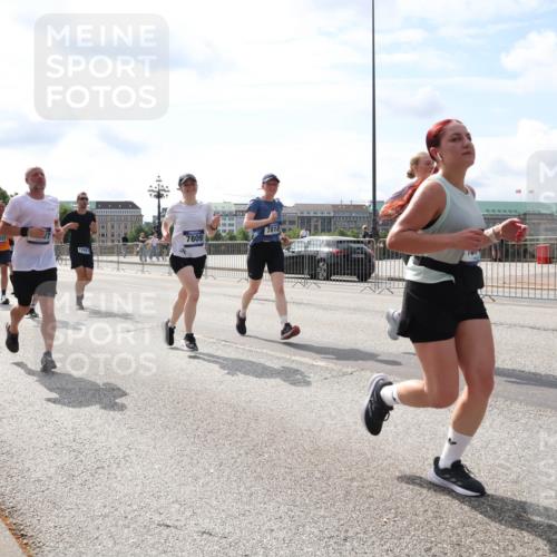 29.06.2025 - hella hamburg halbmarathon Lena Gebhardt http://msf.ph/oto/8377923 29.06.2025 10:15:24 Lombardsbrücke 18769, 27, 7809, 9423, 12457, 7810, 1296, 1379, 1440, 1524, 1575, 1745, 2110, 2140, 2281, 2720, 2989, 3417, 3507, 3509, 3513, 3650, 3844, 4466, 4492, 4494, 4495, 4641, 5069, 5271, 5739, 5800, 5986, 6181, 6248, 6317, 6376, 6576, 7452, 7809, 7810, 7881, 8237, 8239, 8256, 8275, 8522, 8563, 8609, 8854, 9113, 9307, 9423, 9657, 9847, 9911, 9975, 9997, 10108, 10589, 10717, 10775, 10858, 11271, 11598, 12457, 12521, 13197, 13453, 13500, 14413, 14552, 15150, 15307, 15740 meine-sportfotos.de