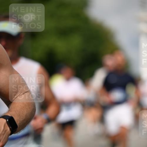29.06.2025 - hella hamburg halbmarathon Dr. Thomas Lammeyer http://msf.ph/oto/8377947 29.06.2025 09:58:43 Kennedybrücke 1549, 1817, 2274, 2592, 2596, 2816, 2955, 3208, 3209, 3258, 4832, 5399, 5705, 6389, 6723, 6923, 6978, 6991, 7274, 7335, 7508, 7908, 8117, 8437, 8657, 8981, 9031, 9038, 9093, 9159, 9476, 9661, 9710, 9720, 9931, 10122, 11125 meine-sportfotos.de